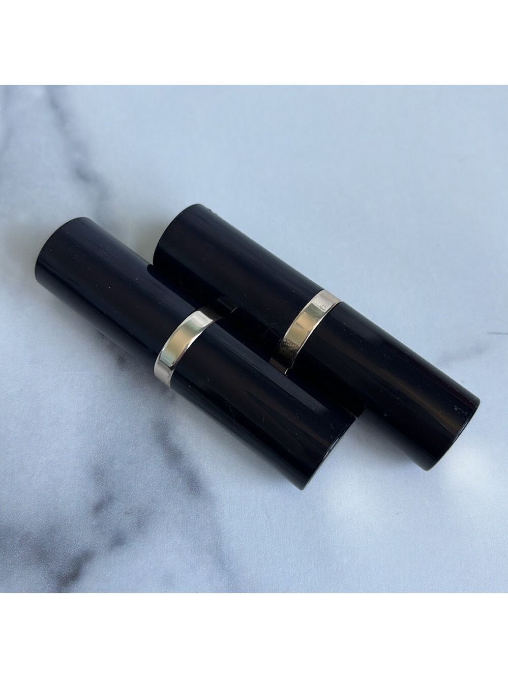 Set of Two Este Lauder Pure Color Lipsticks Rebellious Rose and Tumultuous Pink